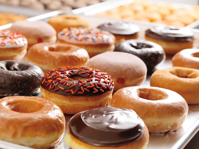 Donut de guimauve enrobée chocolat noir/ruby perles croustillantes