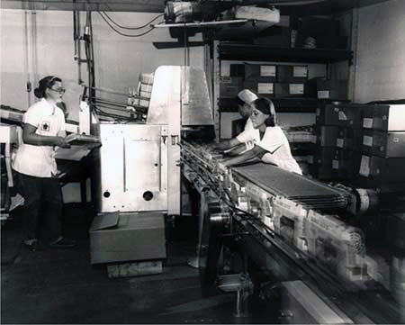 Historical photo working on the conveyor belt